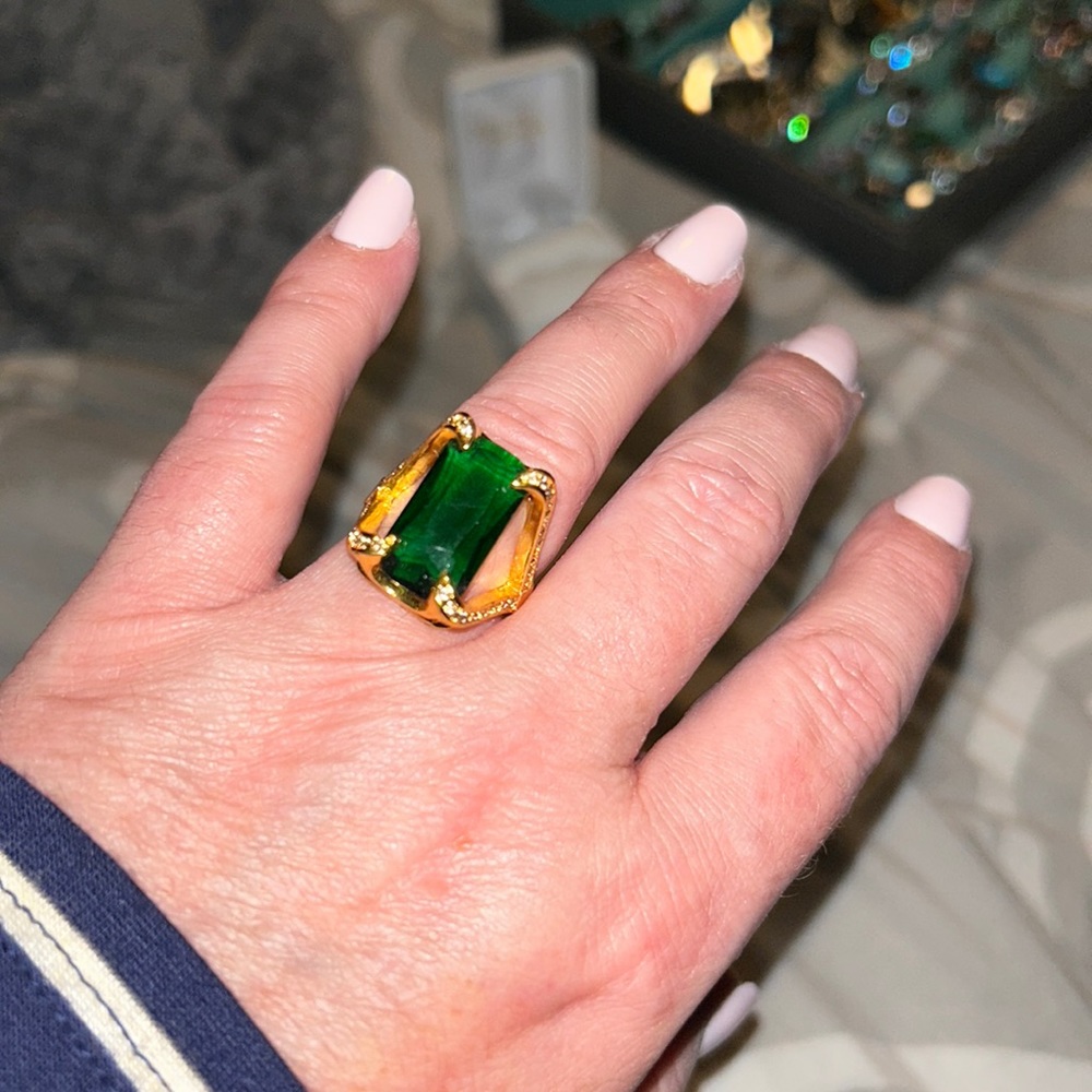 Size 7. Ring.